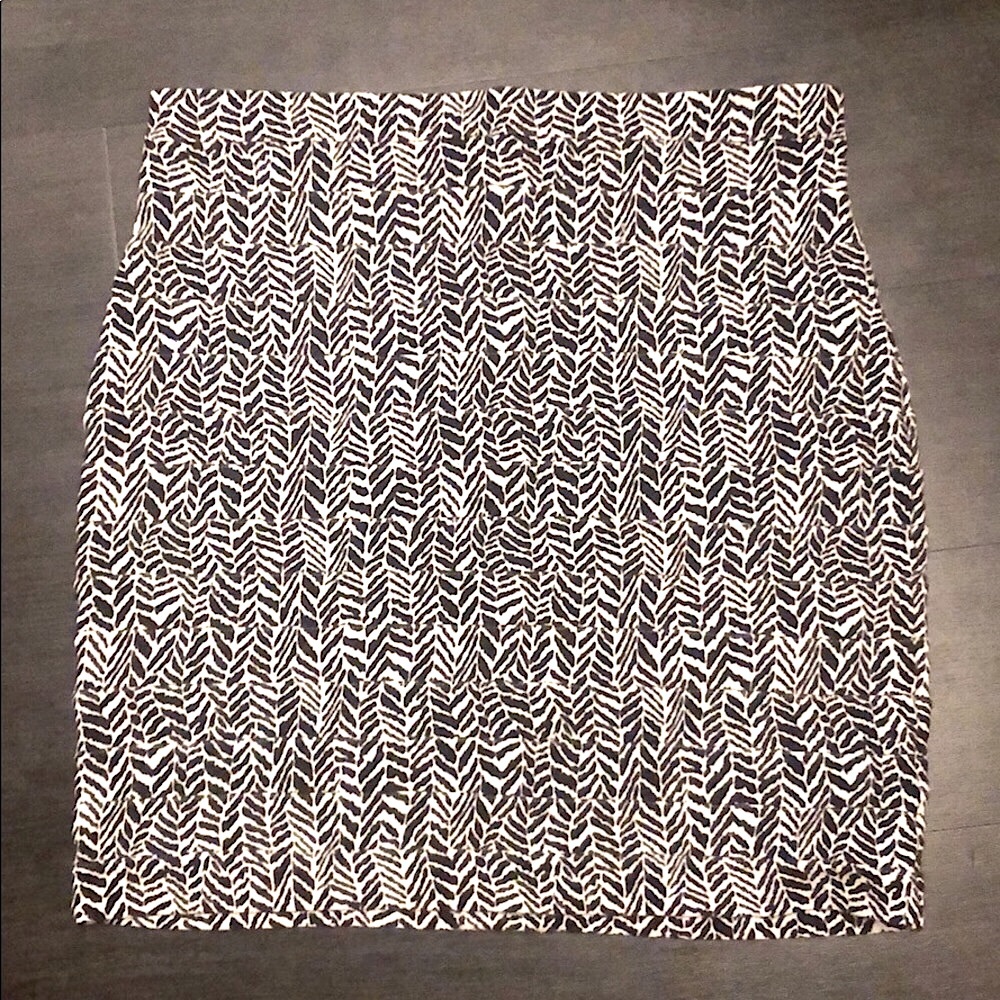 EXPRESS Bodycon Black & White Pattern Mini Skirt